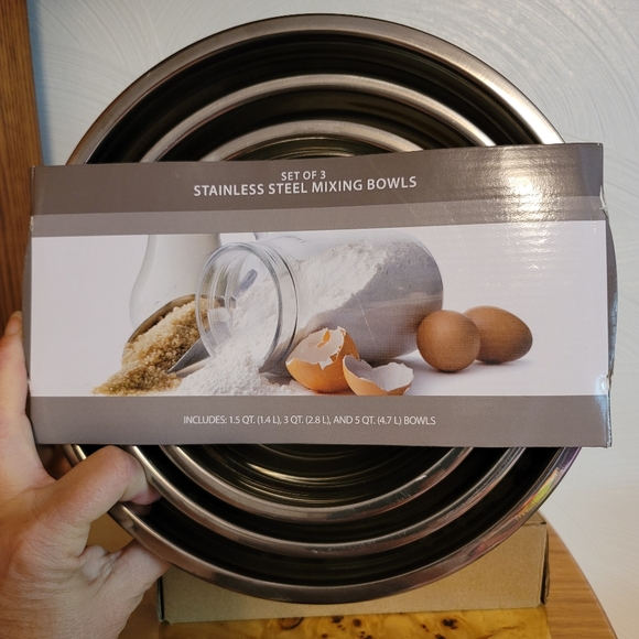 NWOT. Hoan Stainless Steel Gold Mixing Bowls. Set of 3. (552) - Picture 3 of 5